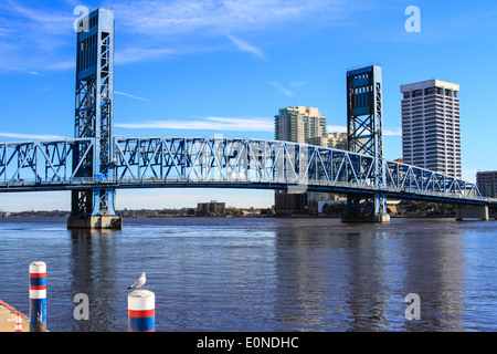La Main Street Bridge (John T. Alsop, Jr.) ponte sopra il fiume Saint John fino a Jacksonville, Florida Foto Stock