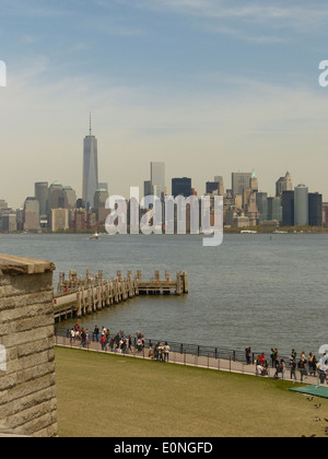 Inferiore dello Skyline di Manhattan da Liberty Island con la nuova libertà Tower, UN WTC Foto Stock