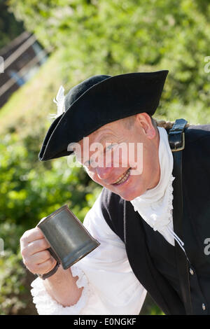 Villaggio Brockweir Foresta di Dean. Il 17 maggio 2014. - Inaugurale di Wye Valley fiume Festival Brockweir vecchio cantiere giorno. Credito: David Broadbent/Alamy Live News Foto Stock