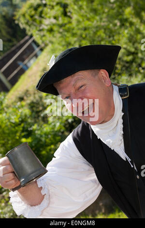 Villaggio Brockweir Foresta di Dean. Il 17 maggio 2014. - Inaugurale di Wye Valley fiume Festival Brockweir vecchio cantiere giorno. Credito: David Broadbent/Alamy Live News Foto Stock