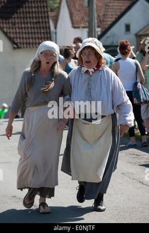 Villaggio Brockweir Foresta di Dean. Il 17 maggio 2014. Inaugurale di Wye Valley fiume Festival Brockweir vecchio cantiere giorno. Credito: David Broadbent/Alamy Live News Foto Stock