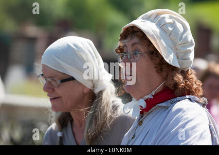 Villaggio Brockweir Foresta di Dean. Il 17 maggio 2014. Inaugurale di Wye Valley fiume Festival Brockweir vecchio cantiere giorno. Credito: David Broadbent/Alamy Live News Foto Stock