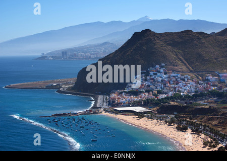 Spiaggia di Las Teresitas visto dal di sopra, San Andres, Tenerife, Isole Canarie, Spagna, Europa Foto Stock