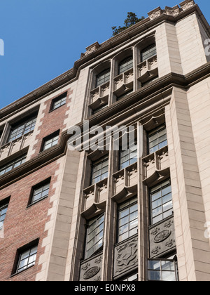 Architettura neogotica in Tudor City, NYC Foto Stock