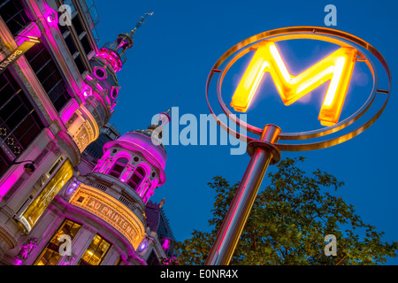 Twilight a Printemps Department Store in Boulevard Haussmann, Parigi Francia Foto Stock