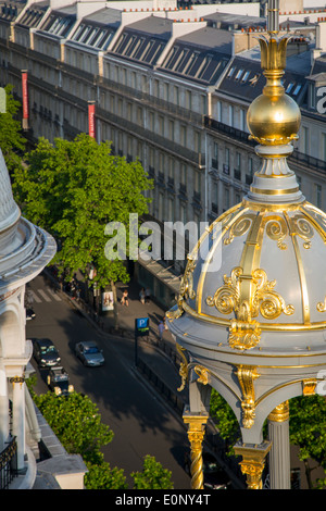 Vista del Boulevard Haussman dalla sommità del Printemps Department Store, Parigi Francia Foto Stock
