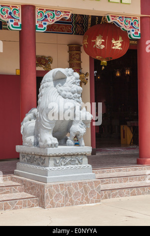 Statua del leone al tempio Teo-Chew, tempio vietnamita e taoista nel sud-ovest di Houston, Texas. Foto Stock