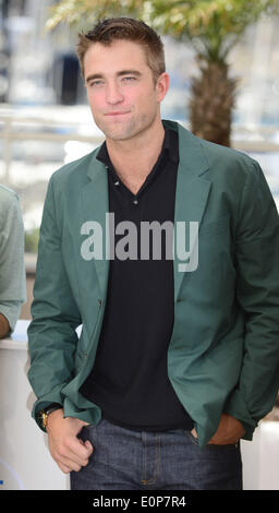 Cannes, Francia. 18 Maggio, 2014. Attore Robert Pattinson pone durante il photocall per "Rover" al 67th Cannes Film Festival di Cannes, Francia, 18 maggio 2014. Credito: Voi Pingfan/Xinhua/Alamy Live News Foto Stock