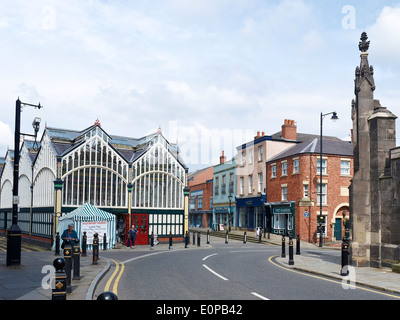 Il mercato coperto con churchgate a Stockport CHESHIRE REGNO UNITO Foto Stock