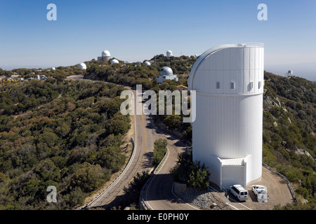 Telescopi su Kitt Peak National Observatory, Arizona Foto Stock