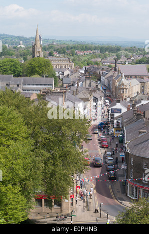 Visualizza in basso Castle Street Clitheroe dal castello Lancashire, Inghilterra, Regno Unito Foto Stock