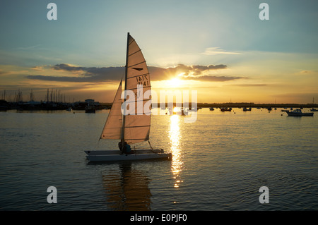 Navigando sul fiume Deben Bawdsey Suffolk REGNO UNITO Foto Stock