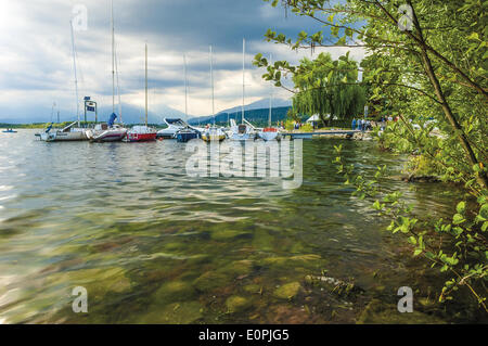 Italia Piemonte Viverone 18 maggio 2014 Domenica al lago. Barche a vela Foto Stock
