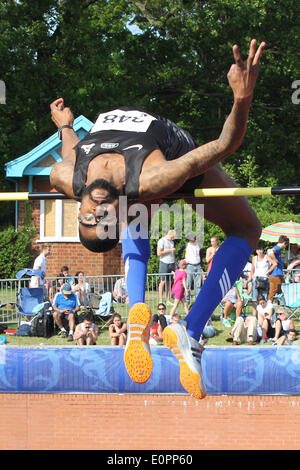 La Loughborough, Regno Unito. 18 Maggio, 2014. Birchfields Mike Edwards vola sopra il bar a 2,06 metri durante la Loughborough Internazionali di atletica leggera incontro presso Luniversita di Loughborough. Credito: Azione Sport Plus/Alamy Live News Foto Stock