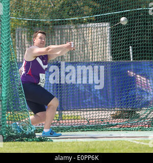 La Loughborough, Regno Unito. 18 Maggio, 2014. La Loughborough Alex Smith vincendo il lancio del martello di 71,95 metri mens durante la Loughborough Internazionali di atletica leggera incontro presso Luniversita di Loughborough. Credito: Azione Sport Plus/Alamy Live News Foto Stock