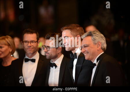 18 maggio 2014 - Cannes, Francia - CANNES, Francia - 18 Maggio: David Linde, Liz Watts, Guy Pearce, Robert Pattinson, partecipare a "Rover" Premiere al 67th annuale di festival di pellicola di Cannes il 18 maggio 2014 a Cannes, (credito Immagine: © Federico Injimbert/ZUMAPRESS.com) Foto Stock