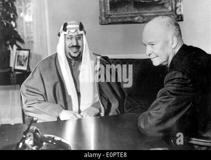 Il Re Ibn Saud visite con il Presidente Eisenhower Foto Stock