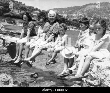 Attore Charlie Chaplin con la sua famiglia in vacanza in Francia Foto Stock