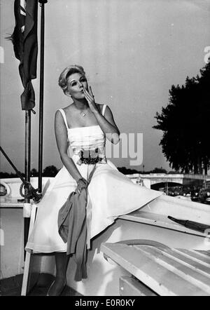 L'attrice Kim Novak su una barca Foto Stock