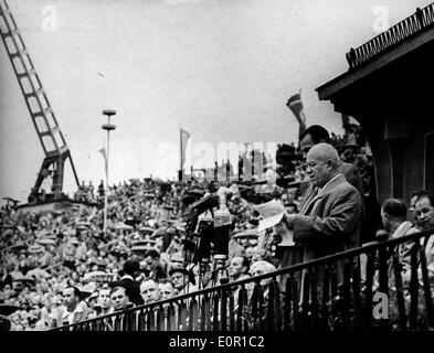 Il primo ministro Nikita Khrushchev dà un discorso Foto Stock