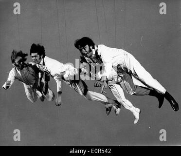 Il Monkees oscillanti in aria catturare il loro nuovo video Foto Stock