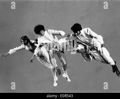 Il Monkees oscillanti in aria catturare il loro nuovo video Foto Stock