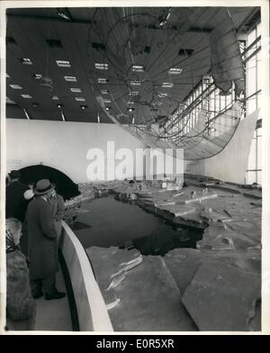 Apr. 04, 1958 - Bruxelles esposizione internazionale. Polar modello base al padiglione russo. Mostra fotografica di interno del padiglione russo che mostra la base polare modello presso il Brussels International Exhibition. Foto Stock