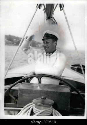 Giugno 06, 1958 - Premere visita lo scettro - a Cowes: vi è stata una pressa visita oggi al yacht scettro, Gran Bretagna il Challenger Foto Stock