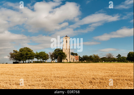 Woodwalton, Cambridgeshire, Regno Unito. Sant'Andrea Chiesa, una ridondante 14c edificio curato dagli amici di Friendless chiese Foto Stock