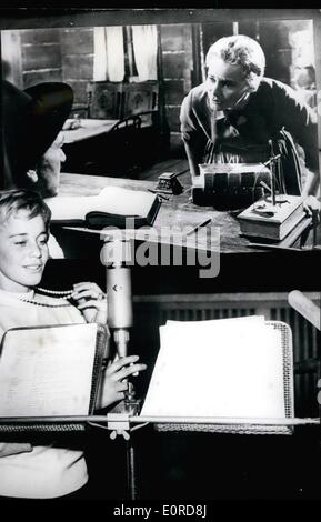 Febbraio 02, 1959 - Maria Schell sincronizza: lei stessa nel suo ultimo film americano ' vi Hanging tree", che sicuramente avrà le prestazioni in Germania in primavera. Oltre a Maria Schell Gary Cooper e Carl Malden stanno giocando il principale-parti. Mostra fotografica di Maria Schell sincronizzazione in Monaco di Baviera Riva-sutidos. Foto Stock