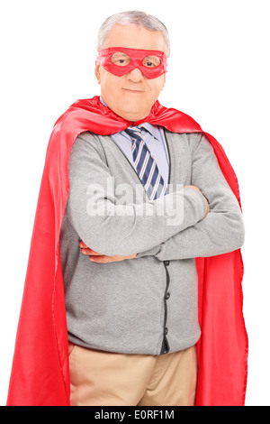 Senior uomo in costume da supereroe in posa Foto Stock