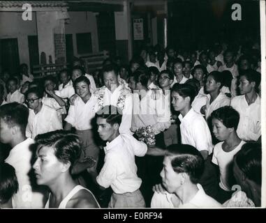 Giugno 06, 1959 - Successo per la gente del partito di azione in Singapore. Probabile Primo Ministro tours circoscrizione: Il popolo di azione Foto Stock