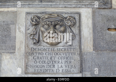 Leone la bocca postbox per anonimo denuncie, Palazzo del Doge di Venezia Foto Stock