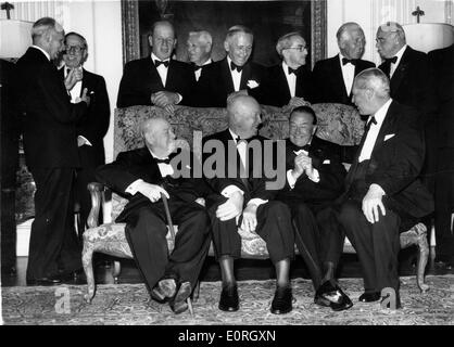 Il presidente Eisenhower getta una festa a Winfield House Foto Stock
