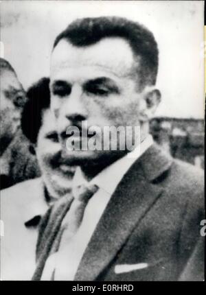 Nov. 11, 1959 - Doppio attentato a Marsiglia ricco industriale uccide moglie e padrona: Andre Corte de Payen, una 42Year-Old Marsiglia Industriality proprietario di uno dei più grandi giacimenti di petrolio e sapone Factoryies della zona, ucciso sua moglie e poi assassinato la sua padrona con il coltello stesso. Dopo Commiding questo doppio crimine, egli ha tentato il suicidio gettandosi la sua auto da rocce in mare. La foto mostra un ritratto dell'assassino. Foto Stock