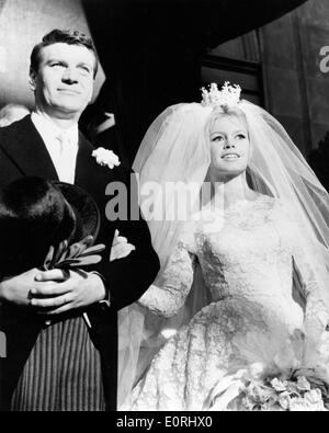 Attori Henri Vidal e Brigitte Bardot co-star Foto Stock