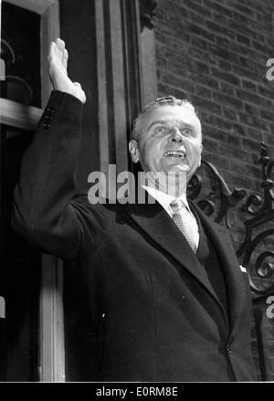 Gen 01, 1960 - File foto: circa sessanta, posizione sconosciuta. JOHN DIEFENBAKER 18 Settembre 1895 - 16 agosto 1979 è stata il tredicesimo Foto Stock