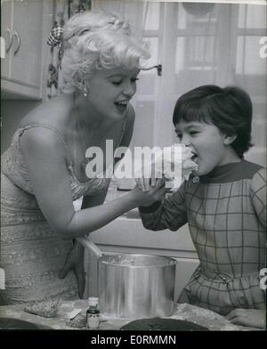 Jan 1, 1960 - Little Miss Mansfield è di nove: Jayne Mansfield la figlia Jayne Marie, celebra il suo nono compleanno oggi Sunda Foto Stock