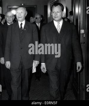 Konrad Adenauer e Willy Brandt a membro del parlamento europeo Foto Stock