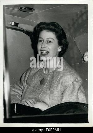 Mar 03, 1960 - i membri della Famiglia Reale - lasciare per Windsor regina di buon umore: H.M. La regina e i membri della sua famiglia Foto Stock