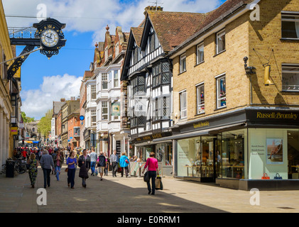 Winchester high street nel centro della città, Hampshire, Inghilterra, Regno Unito Foto Stock