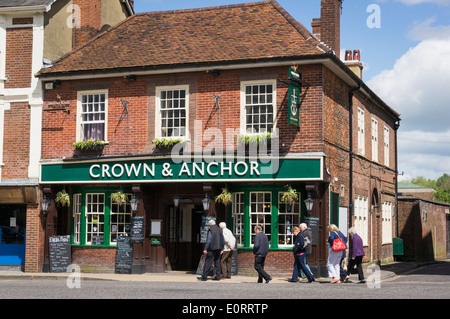 Pub, Regno Unito - Vecchio pub tradizionale a Winchester, Hampshire, Inghilterra, Regno Unito Foto Stock