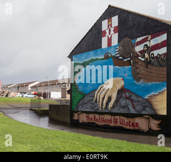 Murales murales murales della mano Rossa dell'Ulster sul lato della casa a Belfast, Irlanda del Nord Foto Stock