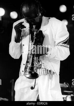 Musicista jazz Miles Davis di eseguire in un concerto Foto Stock