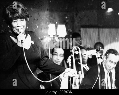 Il cantante Ella Fitzgerald si esibisce in un concerto Foto Stock