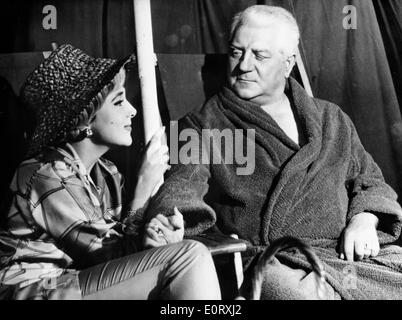 Attore Jean Gabin e un'attrice co-star in film Foto Stock