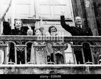 Il Re Federico IX e la famiglia onda da balcone Foto Stock