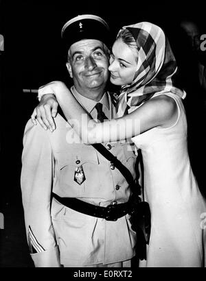 Attore Louis de Funes abbracci figlia Isabelle Foto Stock