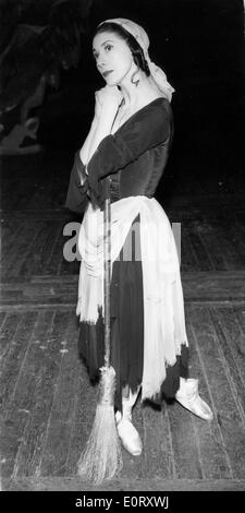 Prima ballerina Margot Fonteyn danze sul palco Foto Stock