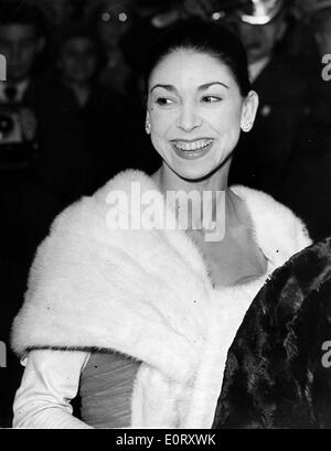 Prima ballerina Margot Fonteyn a black tie event Foto Stock